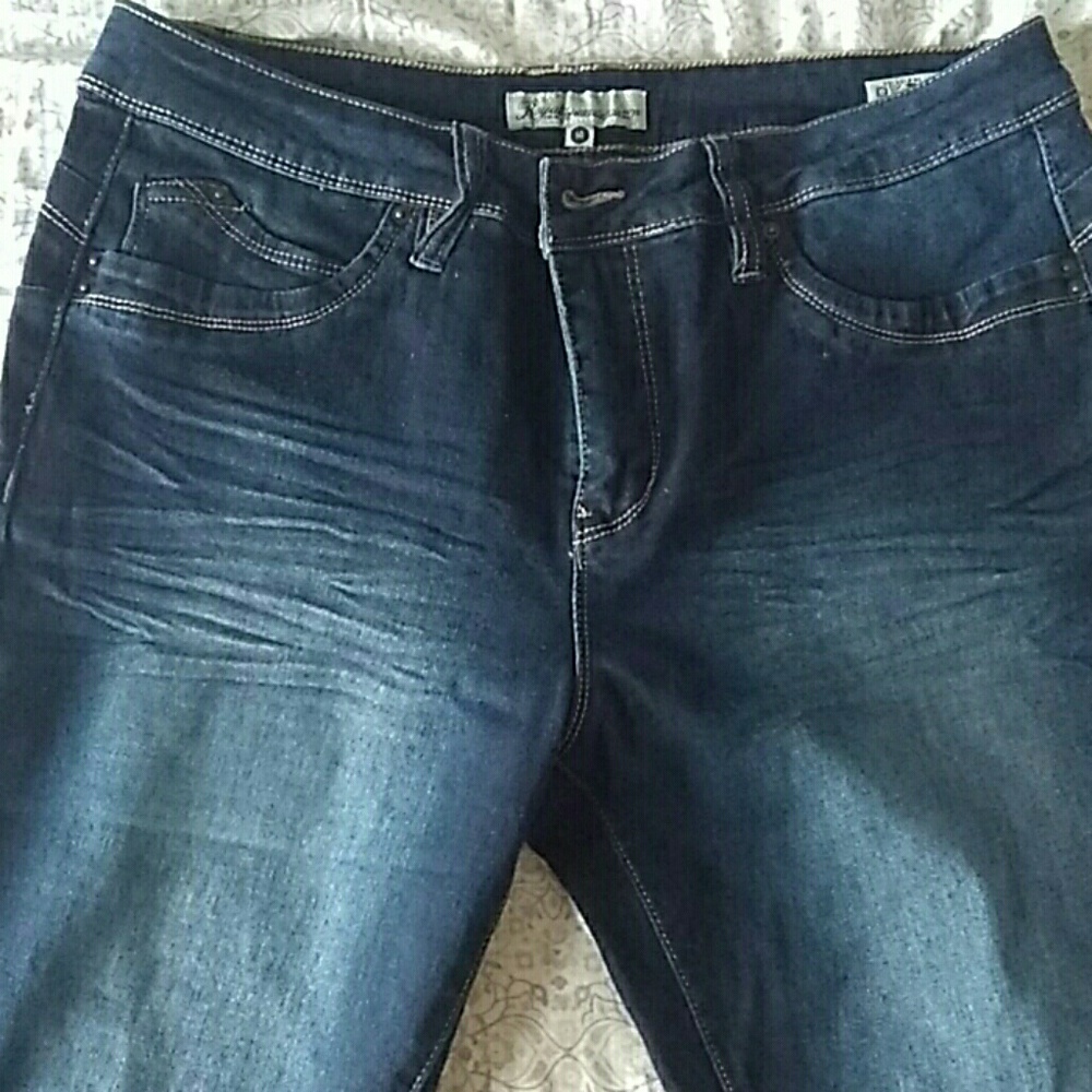 Royalty Wanna Betta Butt jeans NWT